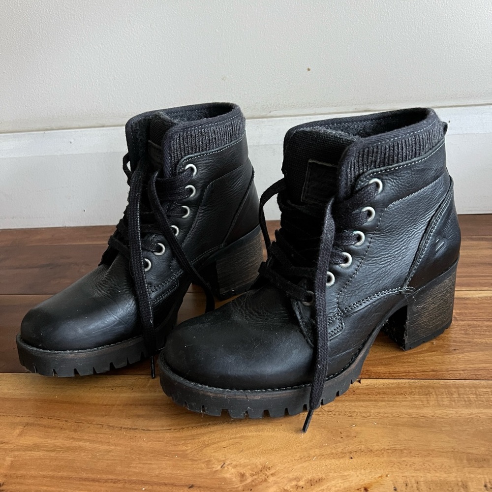 Bull Boxer black lace up combat boots